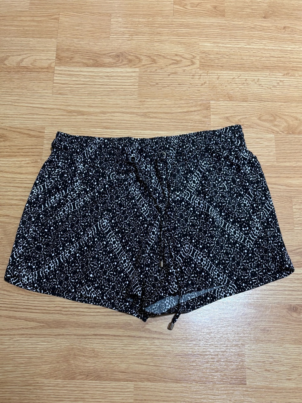 Dynamite Black & White Patterned Athletic Drawstring Shorts
